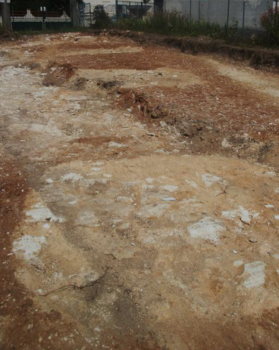 Piles rectangulaires de dimensions identiques de 2,50 mètres sur 2 mètres et espacés régulièrement de 3 mètres.