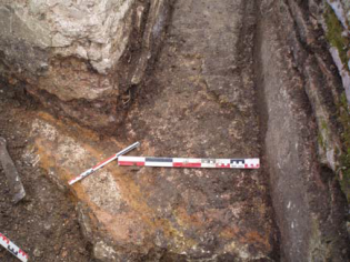 Cliché 1 – Premier conduit à gauche et arrivée du deuxième aqueduc en face.