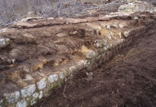 Cliché 1 – Socle de la culée amont appartenant au premier aqueduc.