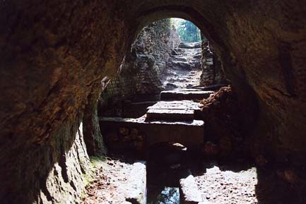 Cliché 32 - Fabrice Schäck : Galerie menant au captage.