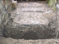 Cliché 15 – Détail des dalles de couverture au début de la tranchée.