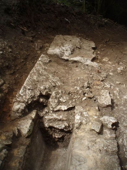 Cliché 99 – Troisième aqueduc avec ses dalles de couvertures, au lieu-dit « Les Avécots ».