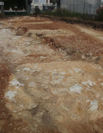 Piles rectangulaires de dimensions identiques de 2,50 mètres sur 2 mètres et espacés régulièrement de 3 mètres.