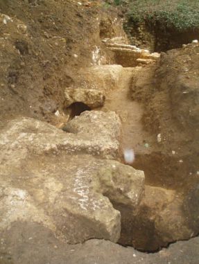 Cliché 1 J.-L Hillairet – Vue de l’arrivée du conduit de Vénérand avec le bâtiment de la jonction au fond et le déversoir en bas à droite